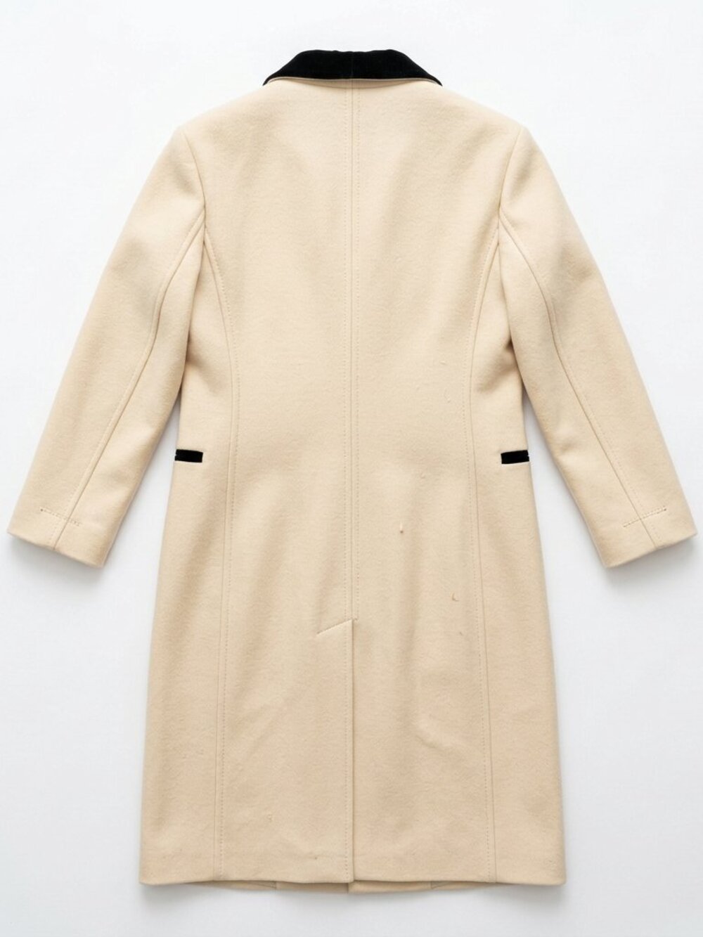 Elegant Cream 100% Wool Coat with Black Velvet Collar – Size M | Refined Classic - Picture 2 of 10